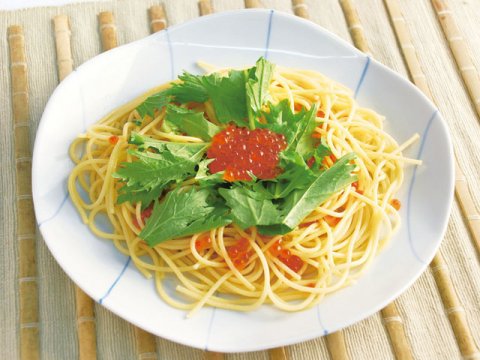 Spaghetti with Ikura and Mizuna Greens / プチプチイクラと水菜のパスタ