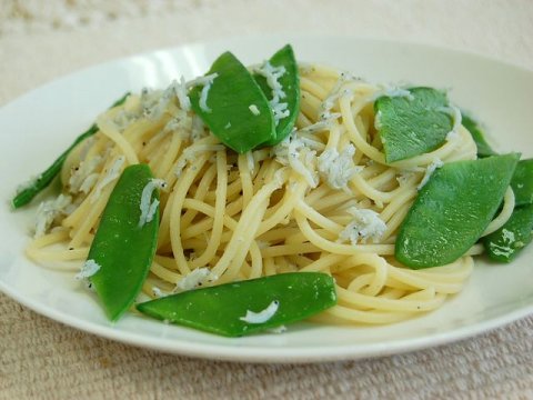 PASTA WITH SHIRASU AND GREEN BEANS / しらすとキヌサヤのパスタ