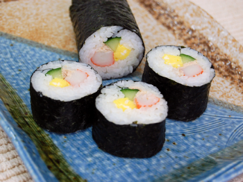 Tuna and Imitation Crab Sushi Rollカニカマとツナの巻き寿司