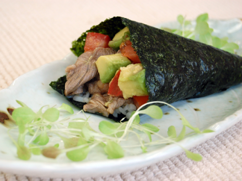 Beef Handroll Sushi牛肉手巻き寿司