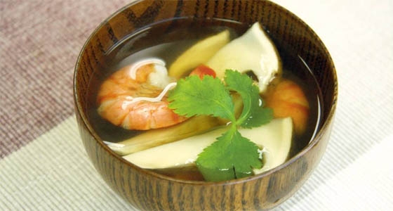 Matsutake and Shrimp in Clear Broth<br/>松茸と海老のお吸い物